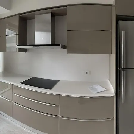 Luxurious Three-bedroom House With 24/7 Security Estambul