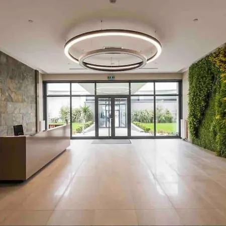 Luxurious Three-bedroom House With 24/7 Security Estambul