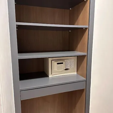 Apartament Luxurious Three-bedroom House With 24/7 Security