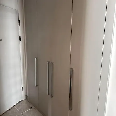 Luxurious Three-bedroom House With 24/7 Security Apartament