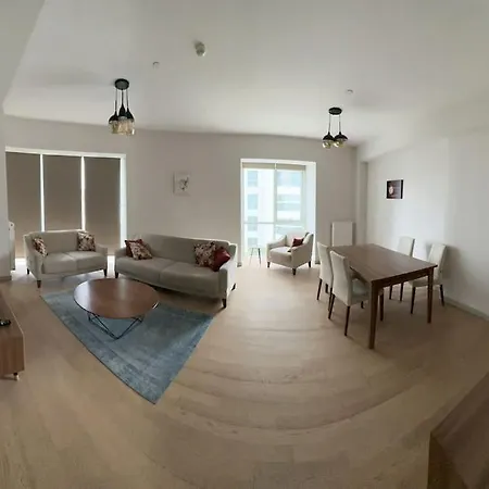 Apartament Luxurious Three-bedroom House With 24/7 Security