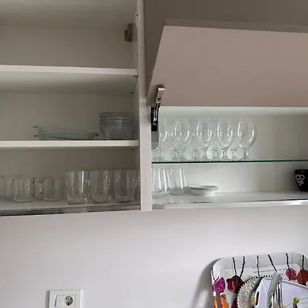Apartament Luxurious Three-bedroom House With 24/7 Security *