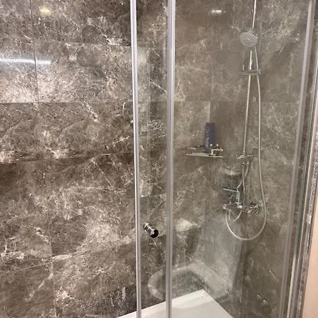 Luxurious Three-bedroom House With 24/7 Security Lejlighed Istanbul