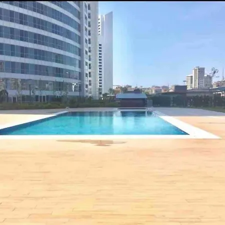 Luxurious Three-bedroom House With 24/7 Security Lejlighed